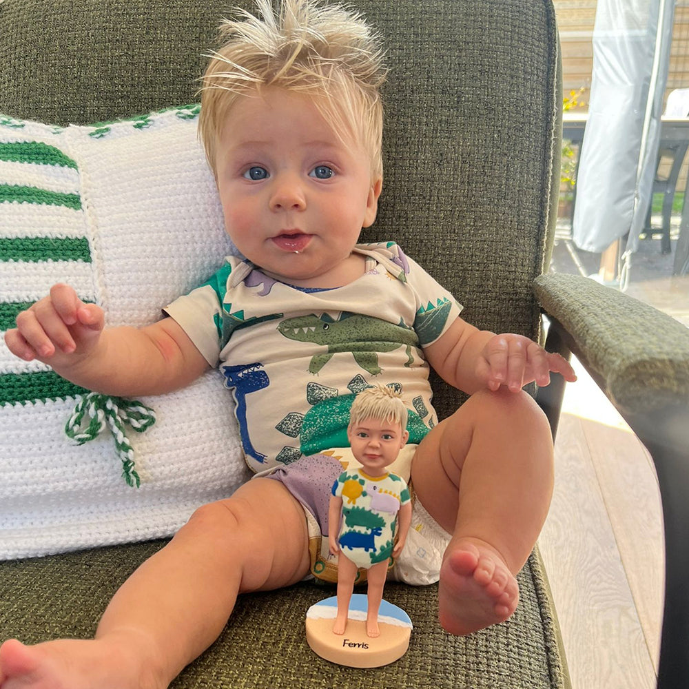 Custom Bobblehead Zittend op een Koffer - Uniek Gepersonaliseerd Cadeau – NL
