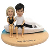 Paar bobblehead op strand met jacht