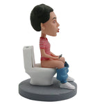 Aangepaste Bobbleheads humoristische vrouwen zitten op toilet