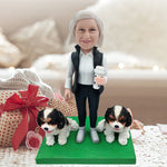 Aangepaste moeder Bobblehead met twee honden