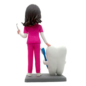 Gepersonaliseerde tandartsfiguur met tand