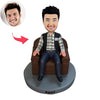 Aangepaste man zittend op de bank Bobbleheads