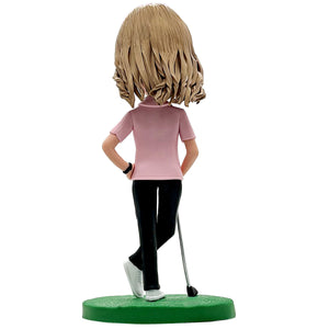 Gelukkig vrouwelijke Golf Bobblehead in roze shirt