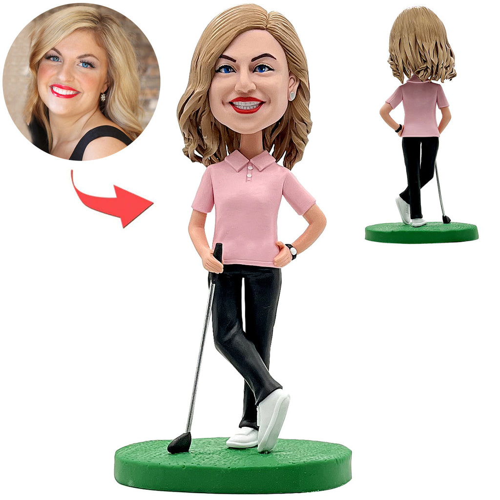Gelukkig vrouwelijke Golf Bobblehead in roze shirt