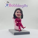 Aangepaste elegante dame Bobblehead zittend op hoge hakken