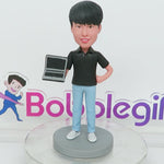 Aangepaste Bobblehead mannelijke software-ingenieur met computer